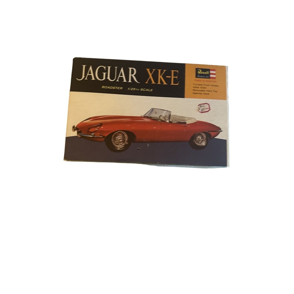 Revell Jaguar XK-E Roadster 1:25th Scale Model Car Kit